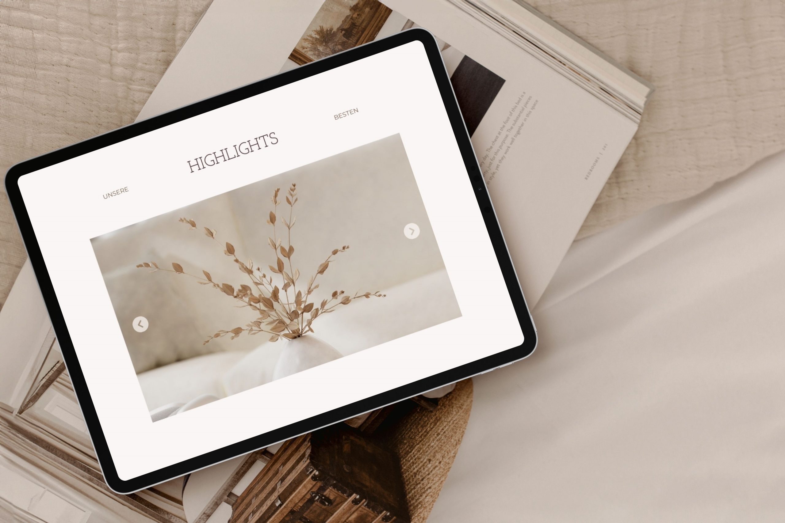 Webdesign für Floristik Foto eines Tablets mit einer Website für Floristik und Trockenblumen. Premium Webdesign by Calico Sky Studio